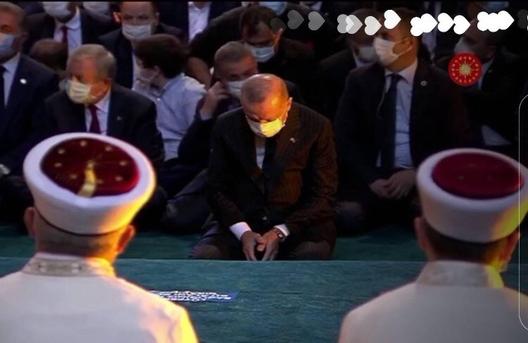 Burda oturabilmek için ömrünü verdi.Kimsenin durmadığı kadar dik durdu.80 yıllık birikimi ve davayı sırtından indirmeden tek başına taşıdı.3 Neslin Hayallerini gerçekleştirdi. Allah ondan razı olsun #RecepTayyipErdogan ❤️