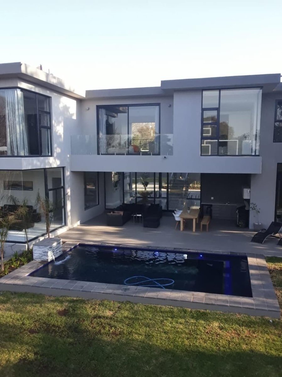 Gundo72637167's tweet photo. Making your dream swimming pool come true ....!
Let me help you out         0614010509whatsapp ☎️
0794137435☎️
#DJSBU https://t.co/HXVSK2tzEB