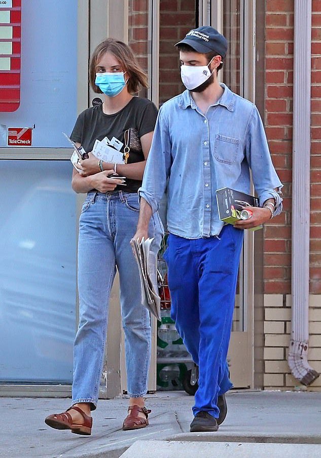 Is Tom Sturridge Dating Maya Hawke In 2022?