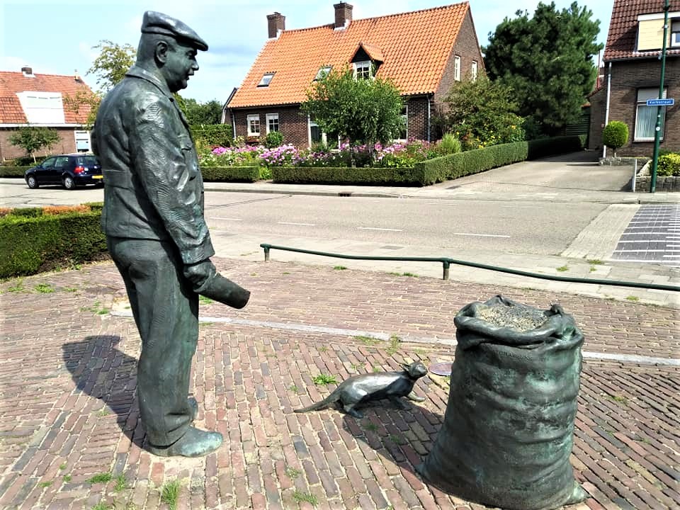 fieggentrio's tweet photo. Middelrode https://t.co/s4rShEwgjc
Middelrode is een dorp in #NoordBrabant, gelegen in de #Meierij van 's-#Hertogenbosch langs de rivier de Aa.
Tot de gemeentelijke herindeling in 1996...
5 foto's.
#Middelrode #DenBosch #travel #tourism #dorp #village #Nederland #Netherlands https://t.co/9cIDWW6wd4