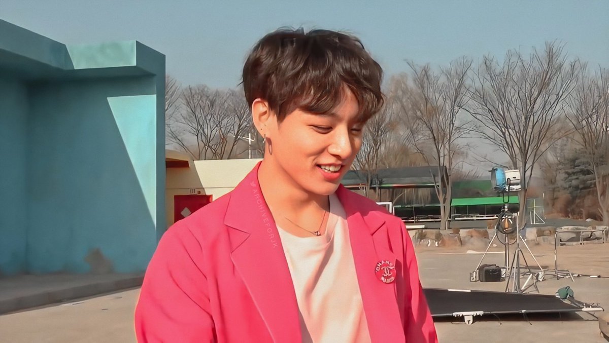 archiveforJK's tweet photo. jungkook's such a dog person, he's so adorable https://t.co/Hy44Gvihdy