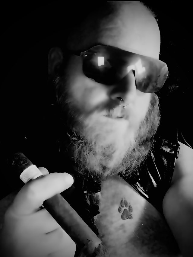 Kinky_Beard's tweet photo. #blackandwhite #blackandwhitephotography #bodypositivitiy #beardsandtats #selfie #daddy #daddybear #leather #leatherbear #sir #beardedbear #gay #gaybear #powerbottom #kink #fetish #beardpony https://t.co/xHLtRM5vZP