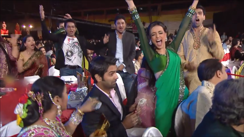 I_am_Madiha's tweet photo. My babies teasing and imitating each other's exciting cheers even after all these yearsβ£οΈπ€£
A journey from being co-stars and friends at an award show to being family and next door neighboursππ€§ #SaRun #SPA2012 #Quarentine2020 https://t.co/lUO5xSvXqv