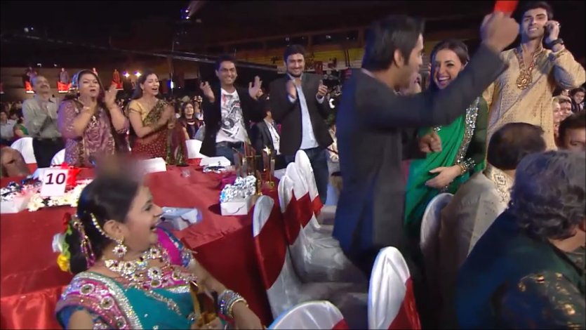 I_am_Madiha's tweet photo. My babies teasing and imitating each other's exciting cheers even after all these yearsβ£οΈπ€£
A journey from being co-stars and friends at an award show to being family and next door neighboursππ€§ #SaRun #SPA2012 #Quarentine2020 https://t.co/lUO5xSvXqv