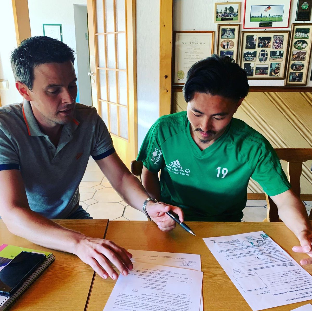 Grit_hiroto's tweet photo. 2020/2021シーズン
選手新規契約
SSV Merten
#ドイツ6部
#verbandsliga
#bundesliga
#2020/2021
#ssvmerten
#merten
#contract
#football
#germany
#サッカー好き
#サッカー選手
#fussball
#星稜高校
#同志社大学 https://t.co/xUG07NGxCh