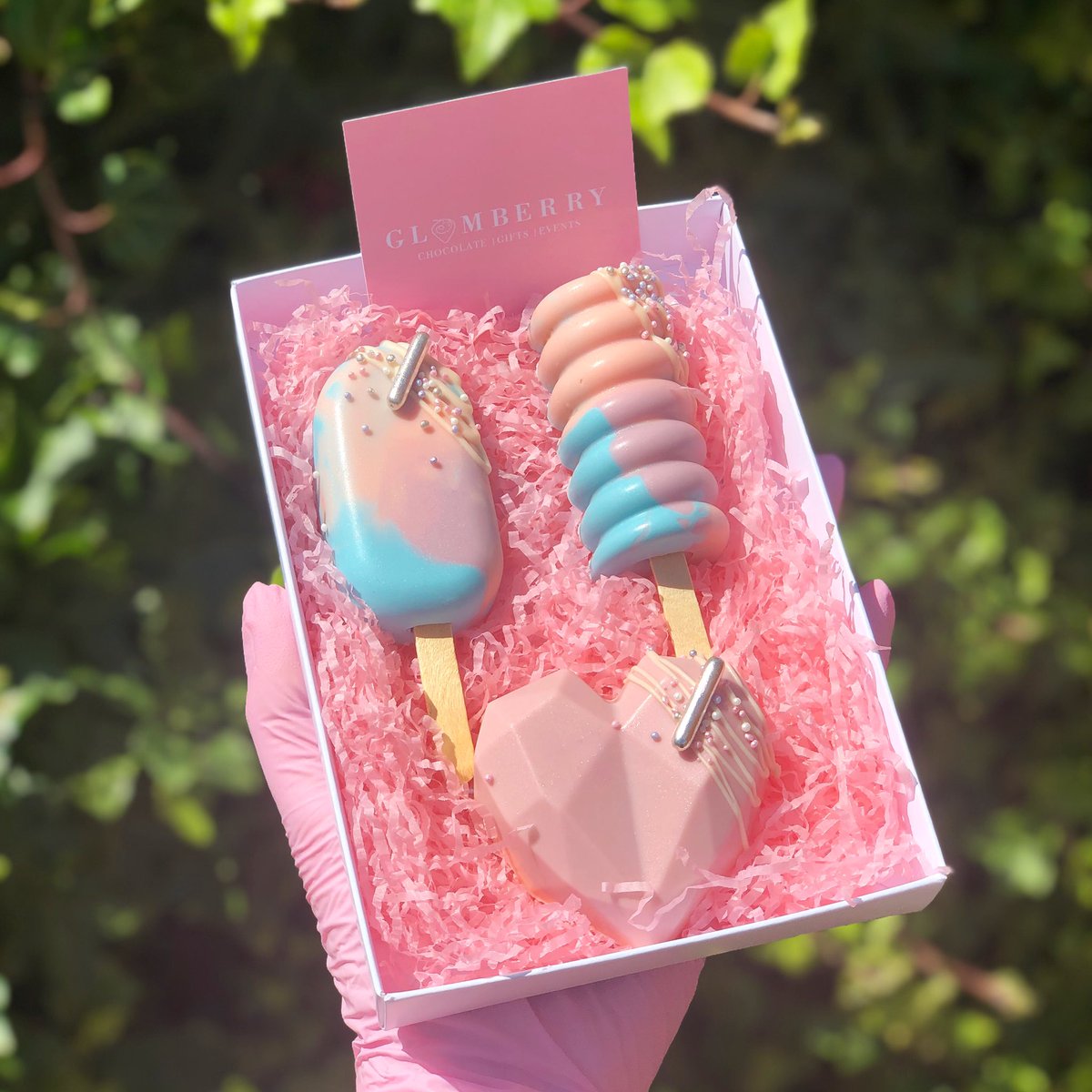 glamberryy's tweet image. ☁️This GlamPopsicle gift box is the perfect small pick me up! ✨What colours, sprinkles and flavour will you choose? 🌈 These will be stocked from 3rd August! Dm us to reserve yours! 🥳🍭#Glamberry #Derby #PostalGift