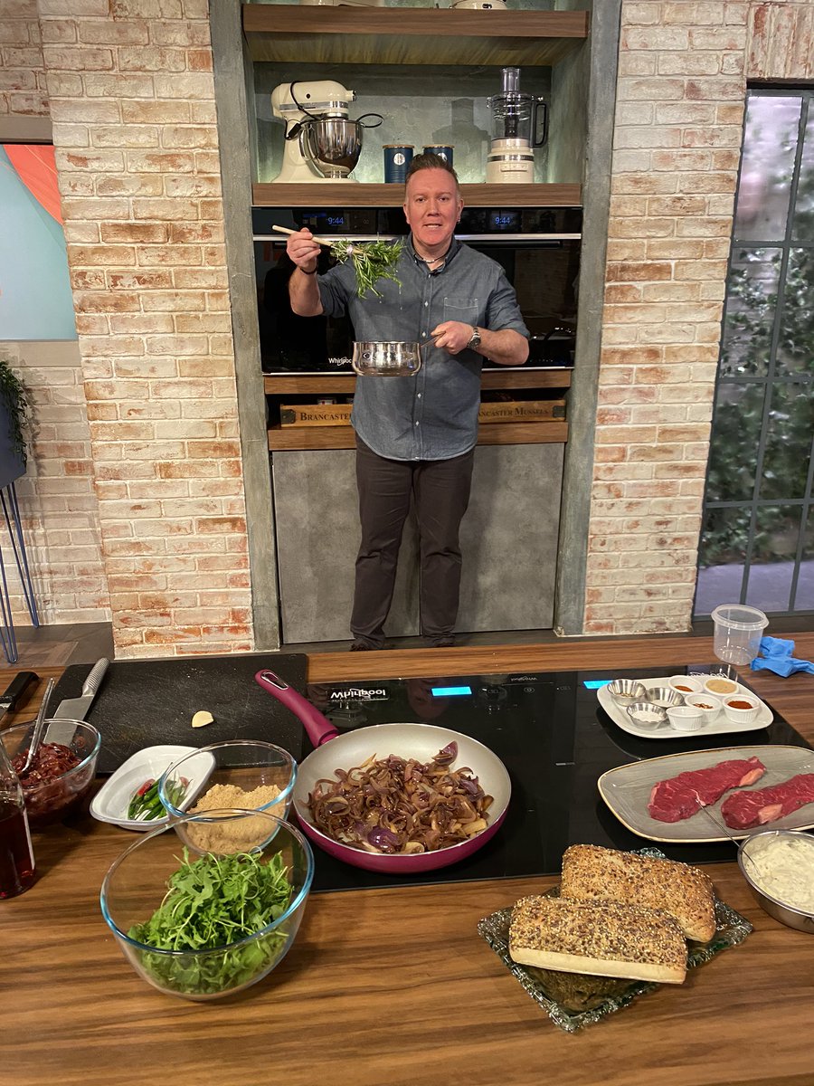 IrelandAMVMTV's tweet photo. .@Charlothechef is in the kitchen with a recipe for a delicious steak sandwich #IrlAM 🥩🥩🥩 head to our website for the full recipe https://t.co/RgHp7vOsxB https://t.co/xWeifhykeY