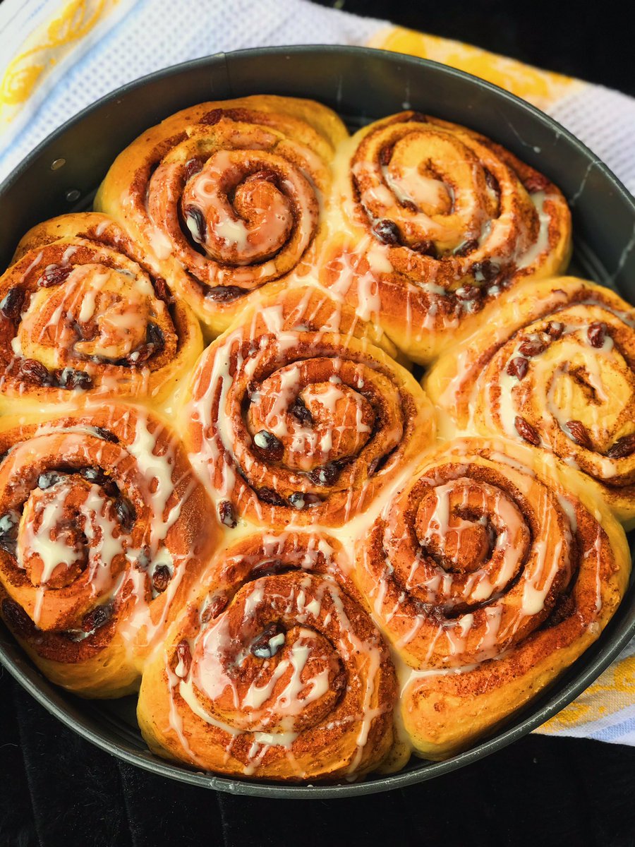 Ms_nganga_'s tweet photo. BLOG POST 👉🏾DELICIOUS HOMEMADE CINNAMON ROLLS.A lot of people tend to get intimidated when it comes to baking with yeast because of how complicated it seems to be. However,I’m here to tell you that this cinnamon roll recipe is easy for anyone even if you don’t like  baking. https://t.co/Is5qY1LSzs