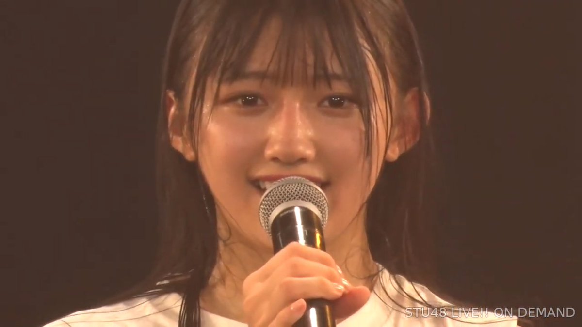 Thanking the staff and fans and promises to do her best as a performer