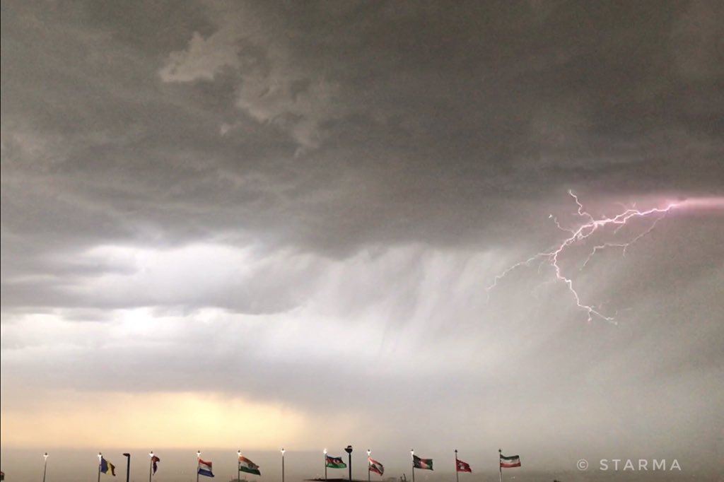 Starma__'s tweet photo. #tbt to the time, when we became the mysterious lightning at the sunset https://t.co/boNGdSp6ZM