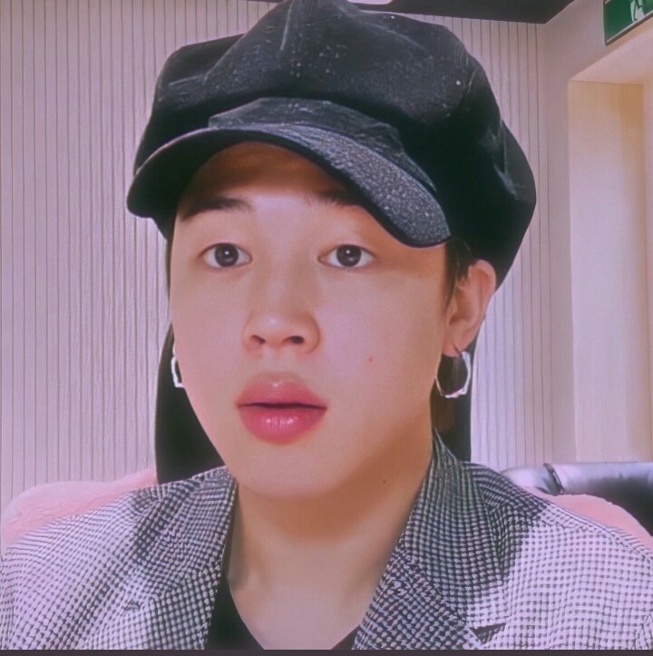 houseofmarla's tweet photo. Jinmin'in dudakları              BR'in yaptığı https://t.co/h3nsGN4LRC