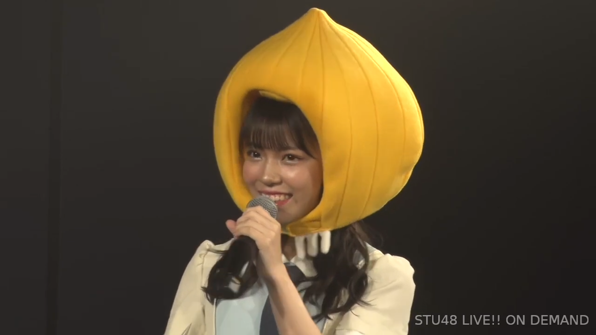 Then Hinachan wearing an onion head piece comes barging in hahhaha ~ The seitansai celebration starts!