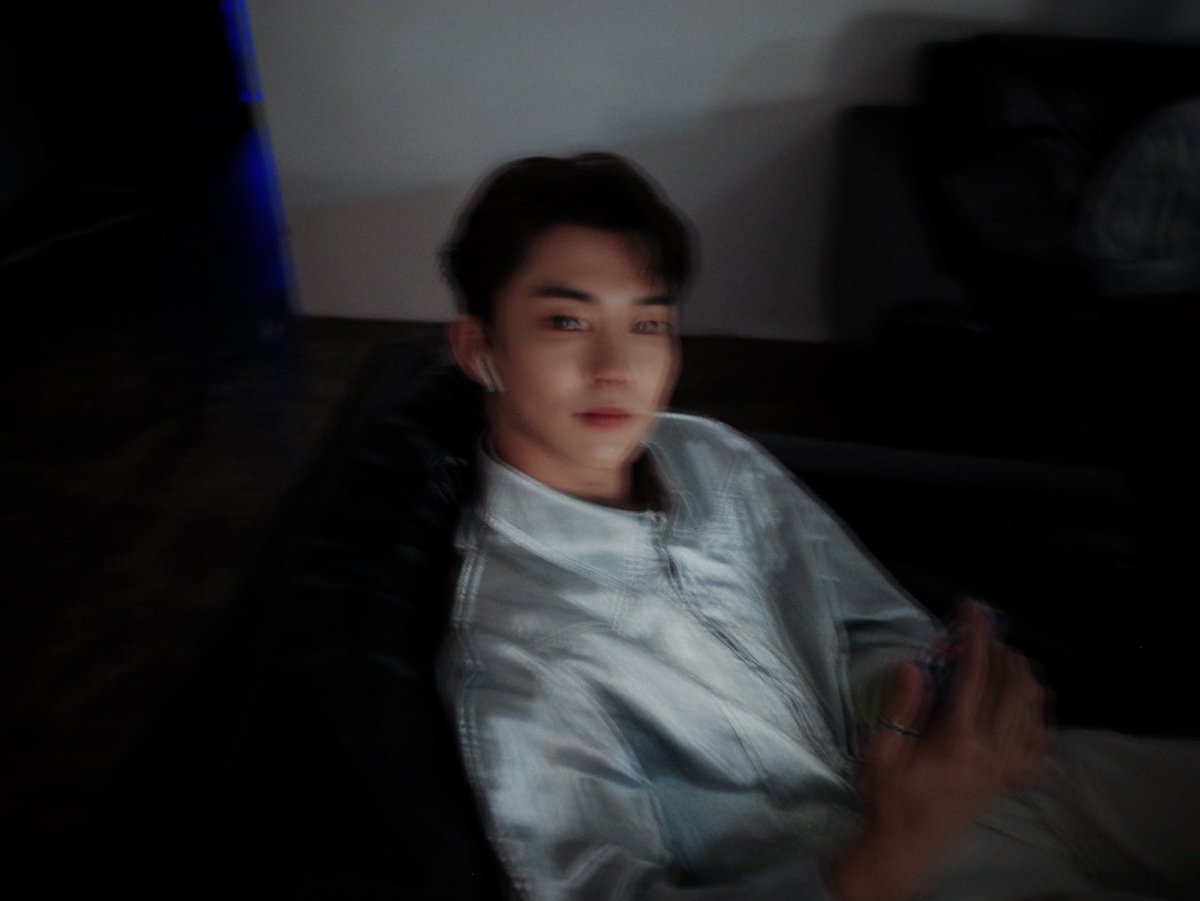 WE_THE_BOYZ's tweet photo. [큐] 🤓 https://t.co/KRxQCIvn0a