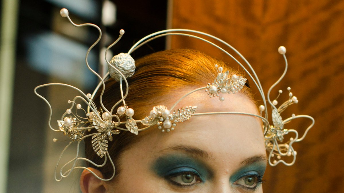 frumpytofunky's tweet photo. Preview of @XTerrace #LondonHatWeek2020 in
@eclipse_racing #magazine featuring #milliners #aroundtheworld
Theme #ToFutureAndBack with 1920's #Retrostyle #hats by #EunYoungLee #LaFolleDeChapeaux & @NatachaArranz
#RockItForRacing Full Exhibition 8-11Oct https://t.co/F1dyAeKZTW https://t.co/xiGWzzaVMq