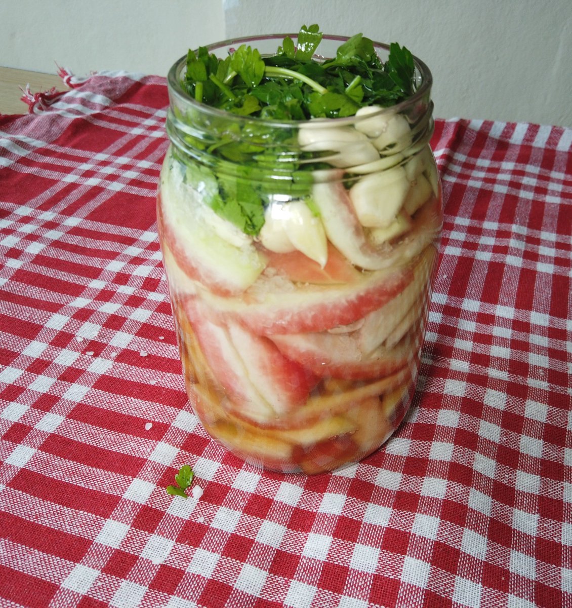 FTarifleri's tweet photo. Kabuklar Artık İsraf Olmayacak?!👀🍉'KARPUZ KABUĞU TURŞUSU'🍉

- Tarifi için Instagram: FEVKALADE YEMEK TARİFLERİ👇👇
https://t.co/PAtpGWcLWF

#Karpuz #Turşu #Karpuzturşusu  #Sirke #Tuz #Limontuzu #Kayatuzu #Sarımsak #Fevkaladeyemektariflerİ https://t.co/LD2tbWOMOt
