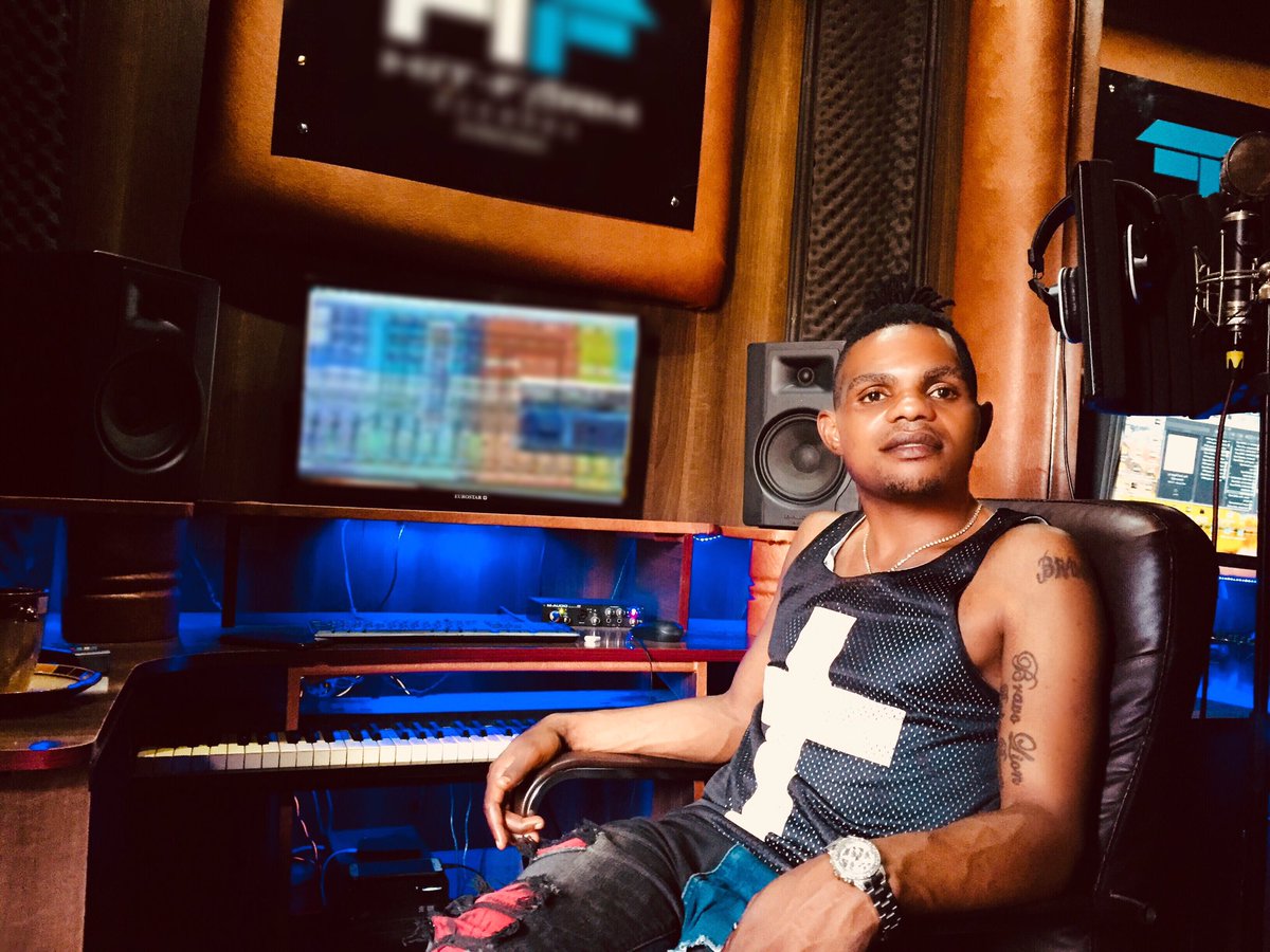 RydimboyBravo's tweet photo. Minding my business!!! New Music 🔜
#TOLEMELAMU link in bio https://t.co/knd5gvmzee