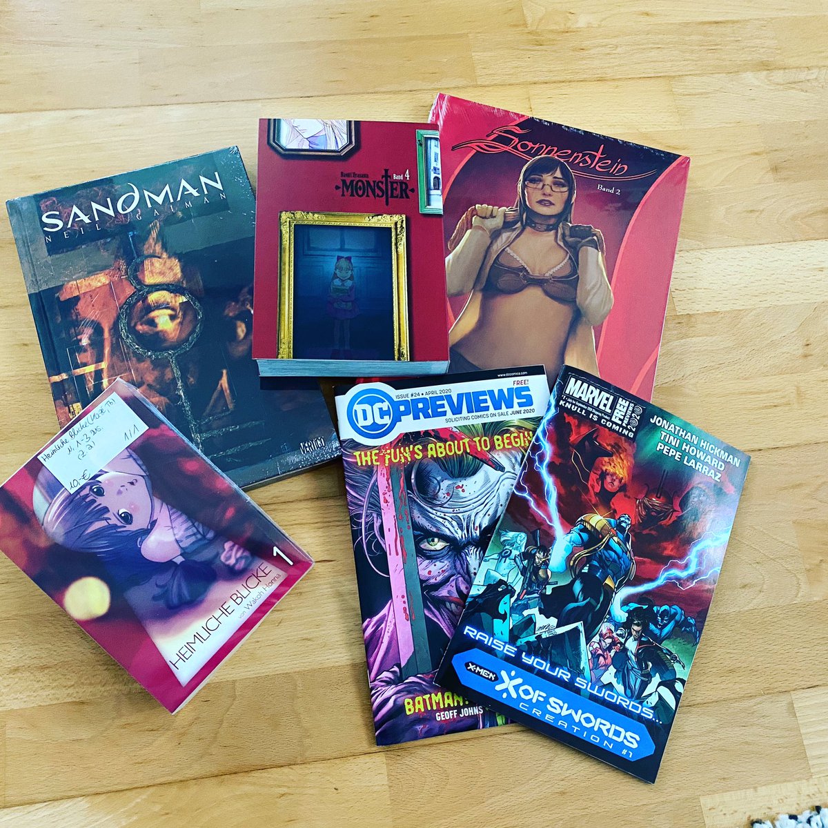 Vincisblog's tweet photo. Mal wieder in der #Sammlerecke gestöbert
- #SandmanDeluxe 3
- #Sonnenstein 2
- #HeimlicheBlicke 1-3
- #Monster 4
@PaniniVerlag @carlsen_verlag @KazeDeutschland #comic #comics #comicbook #comicbuch #manga #lesen #loot #comicloot #mangaloot https://t.co/lu0qXPJuSh