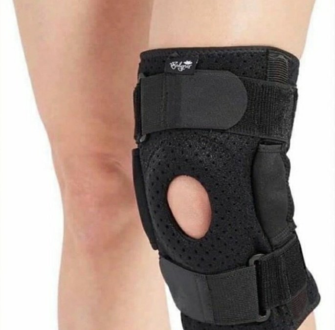 _bjmb_'s tweet photo. Girls fall once and wear this for the rest of the school year.😂😂 https://t.co/BvL1zTq99G
