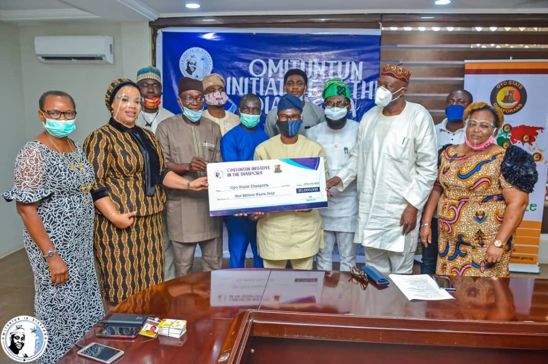 OID_Global's tweet photo. Group photo featuring @ilaka_bisi @olufemisaibu @Ibadanpride @Bolasarumi_ali @akande_debo, Mr Abiodun Oni, Hon. Ademola Ige, Hon. Femi Josiah, Mrs Ologunja, Mrs Mosebolatan, Mr Ogundeji, Dr Ogundiwin and Mr Damilare. https://t.co/JuPU1Wsm6D