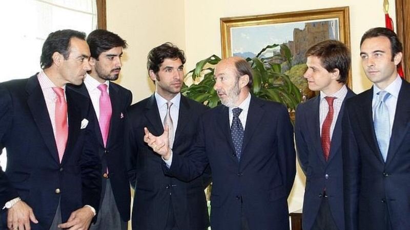 Begarher's tweet photo. Era el año 2010 y Alfredo Rubalcaba, entonces Ministro del Interior, transferió la tauromaquia de Interior a Cultura #Toledo #laculturanosecensura #estegobiernosisedejagenteatras https://t.co/0JTiMyxYfV