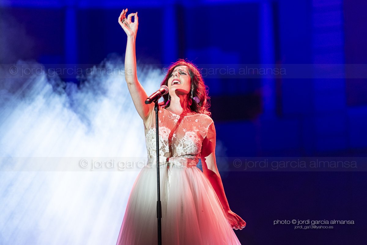 JordiGarciaA's tweet photo. Concierto de @Diana_Navarro en el @FPedralbes #pedralbesvola #fpedralbes #FesPedralbes #festivaljardinsdepedralbes @Concert__Studio #concertStudio @GetInMusic @CONCERT_TOUR #copla #flamenco @WarnerMusicES #live #music #music #live #concert 24-7-2020
📷:@JordiGarciaA https://t.co/LOwryv6J4q
