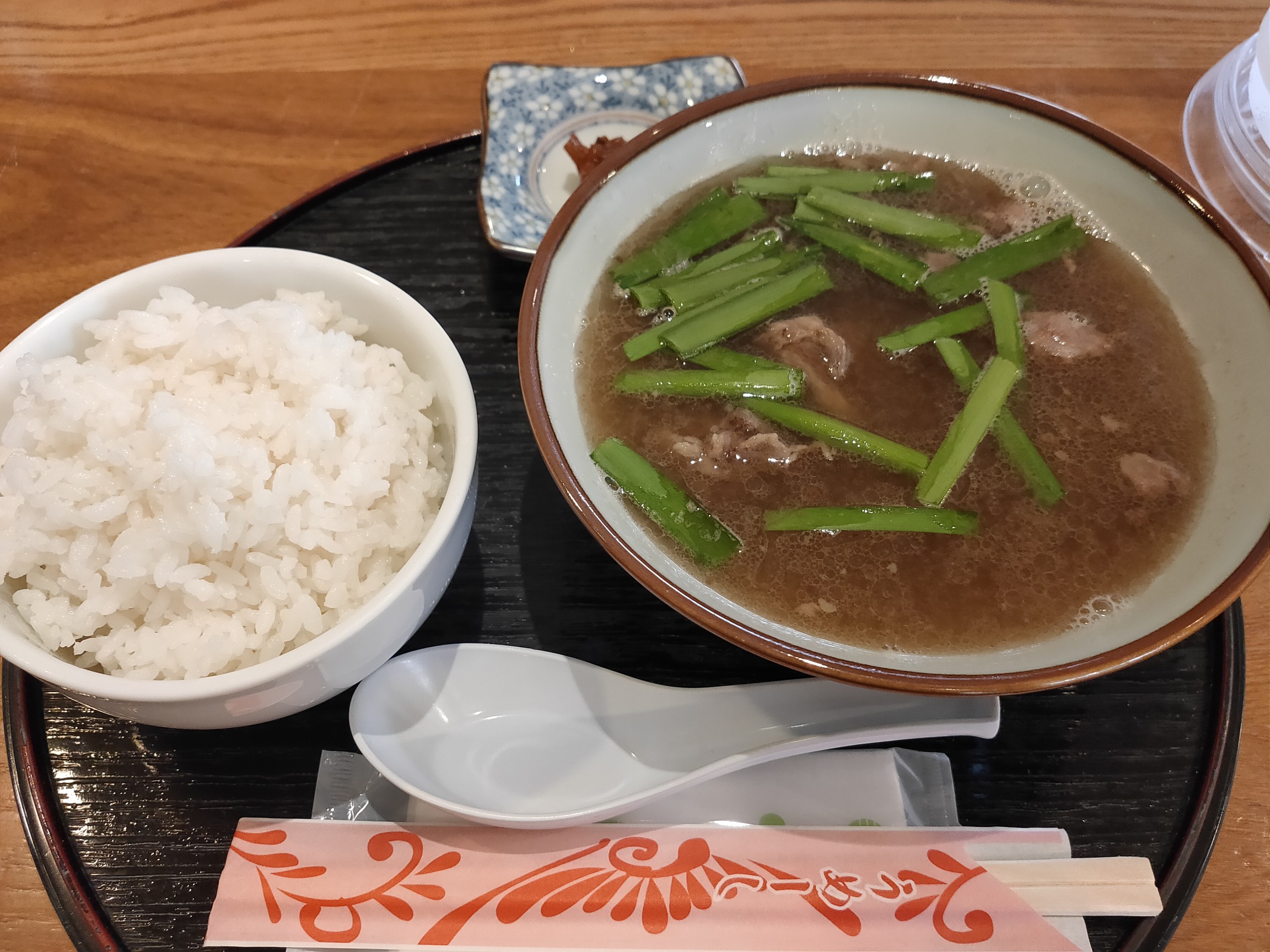 Senkatz 川平湾で早めのランチ 牛汁は臭み系全然オッケーな僕には石垣島 B級グルメ最大のヒット アンジェラのタコライスの野菜スープも美味しかった ブルーシールの限定塩ミルクソフトを食べて石垣島グルメフィニッシュ T Co Vi5olrf398 Twitter