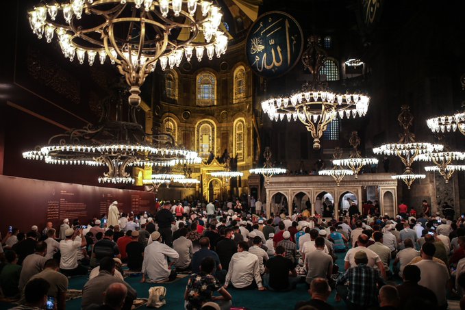 Ayasofya Camii'nde ilk sabah namazı kılındı. #AyasofyaiKebirCamiiSerifi #AyasofyadaİlkCuma #AyasofyaCamii #FatihSultanMehmet #Haber #cumartesi #AliErbaşYalnızDeğildir