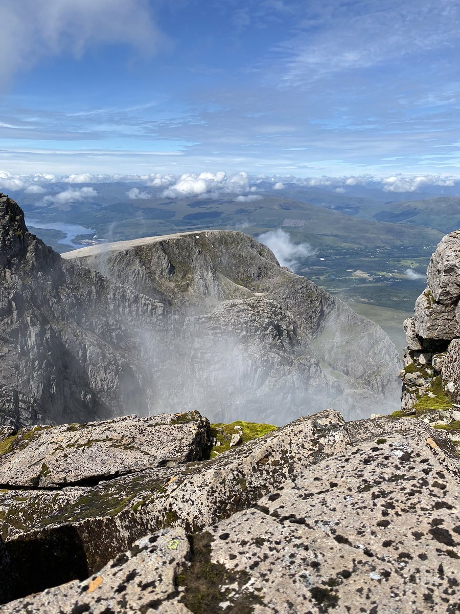 First time up Ben Nevis and the weather was on our side 🏴󠁧󠁢󠁳󠁣󠁴󠁿. What an amazing experience. Climb down tough! #lovescotland