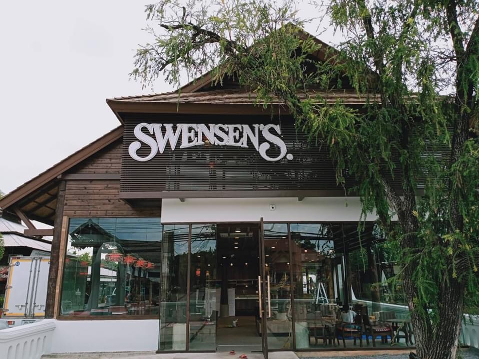 LaewTae's tweet photo. Swensen's ที่น่าน คื��� ปังตาแตกมากกกกก โมเดลแบบนี้เราชอบนะ คือ ธุรกิจที่ไม่ทิ้งสถาปัตยกรรมท้องถิ่น แบบนี้สิคุณค่าของศิลปะที่จะอยู่คู่กับยุคสมัย #Swensens #น่าน https://t.co/VQckOMNbfV