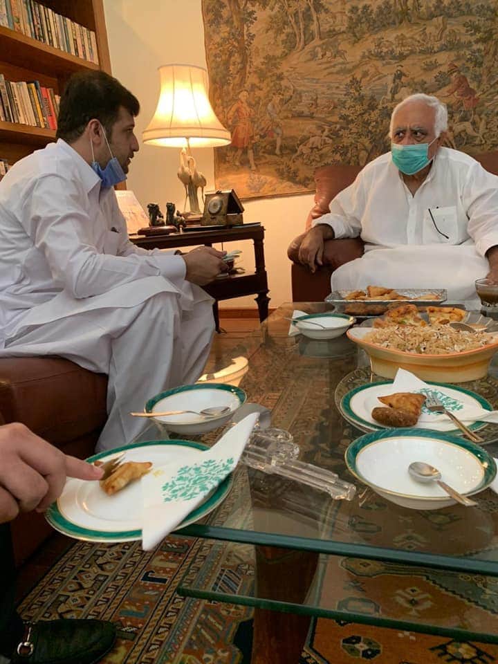 RahmatullahSok6's tweet photo. JUI F Kay Ex Tehsil Nazim Malik Ehsan sab Karachi may Irfan Ullah Marwat  Ex Minister kay sat Mulakat kar rahay hy.۔۔۔۔ https://t.co/Paxr5O9Aq0