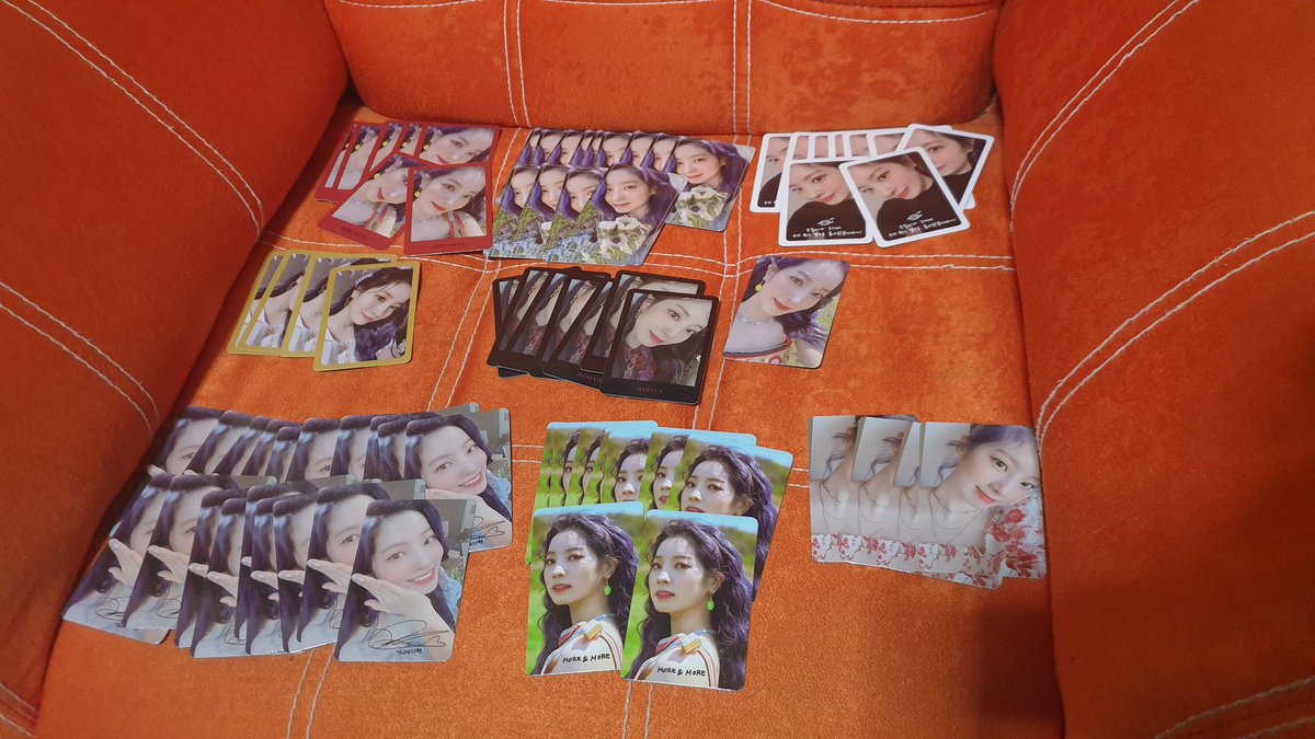 DAHYUN CARDSRed Border - 7Thin Border - 13White Border - 9Gold Border - 4Black Border - 7Jeju Selfie - 1Sign - 19More & More - 9Jacket Shooting - 4