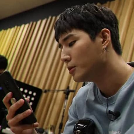 wazzupjinyoung's tweet image. I&apos;ll text you now. Wait! 😉

#TEXTMENOW #YOUNGK #DAY6