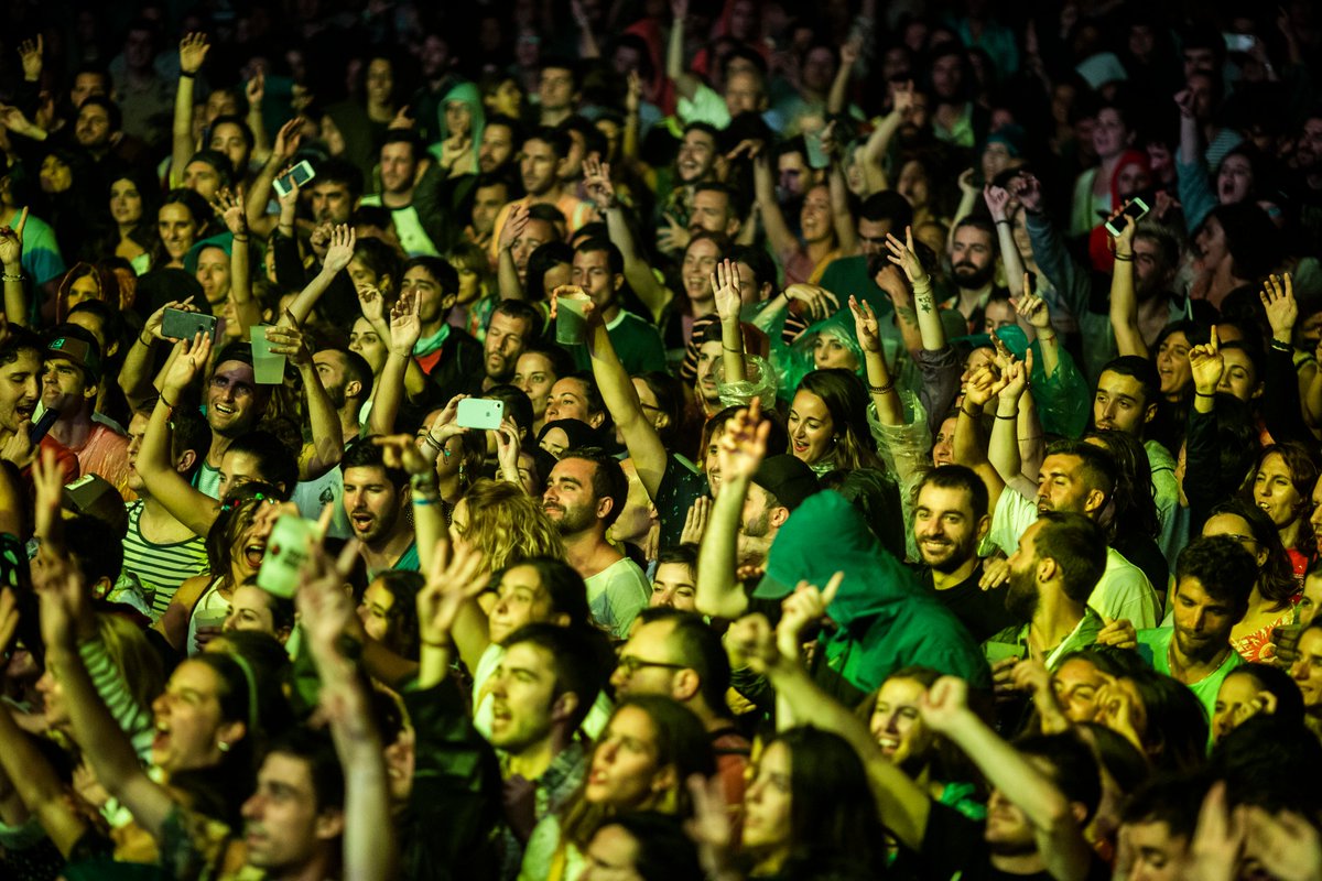 Llovió, sí, pero gracias a vosotros todo aquello terminó cogiendo forma. ¡No podemos tener más ganas de volver a veros!💭💚 

Euria, bai, baina azkenean zuei esker forma hartu zuen guztiak. Ezin dugu zuek berriro ikusteko gogo handiagorik eduki!💭💚 #bayofbiscayfestival #memories