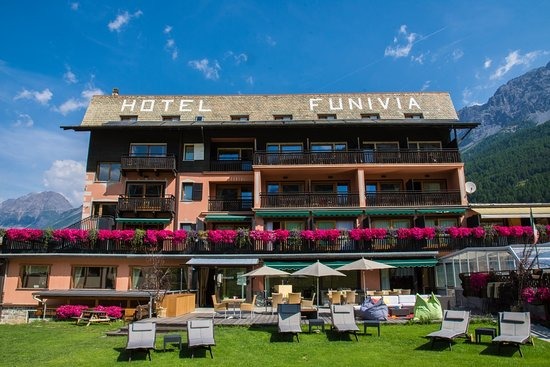 senzagiro's tweet photo. L'ultimo lotto della nostra asta benefica sono dei voucher per l'Hotel Funivia di Bormio, campo base ideale per andare a pedalare sullo Stelvio!

Con una semplice offerta potete andare in vacanza e sostenere la Cooperativa Sociale Namasté di Bergamo ❤️

https://t.co/yNAN2QBzE4 https://t.co/NI4qhPZKAV