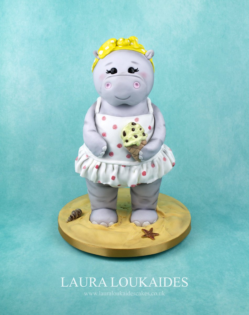 LauraLoukaides's tweet photo. Honey the Hippo #Cake 🏖️🎂
Made using #MollysCreatureCreator, #TheSugarPaste and @MagicColours_ ⭐ https://t.co/9k2fKhcXbs