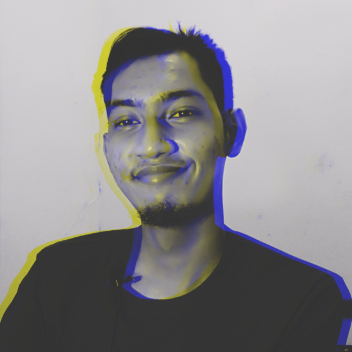 rzlnhd's tweet photo. Dunia belum berpihak ke kamu? Senyumin aja... #NewProfilePic https://t.co/OhYyDeEtwk