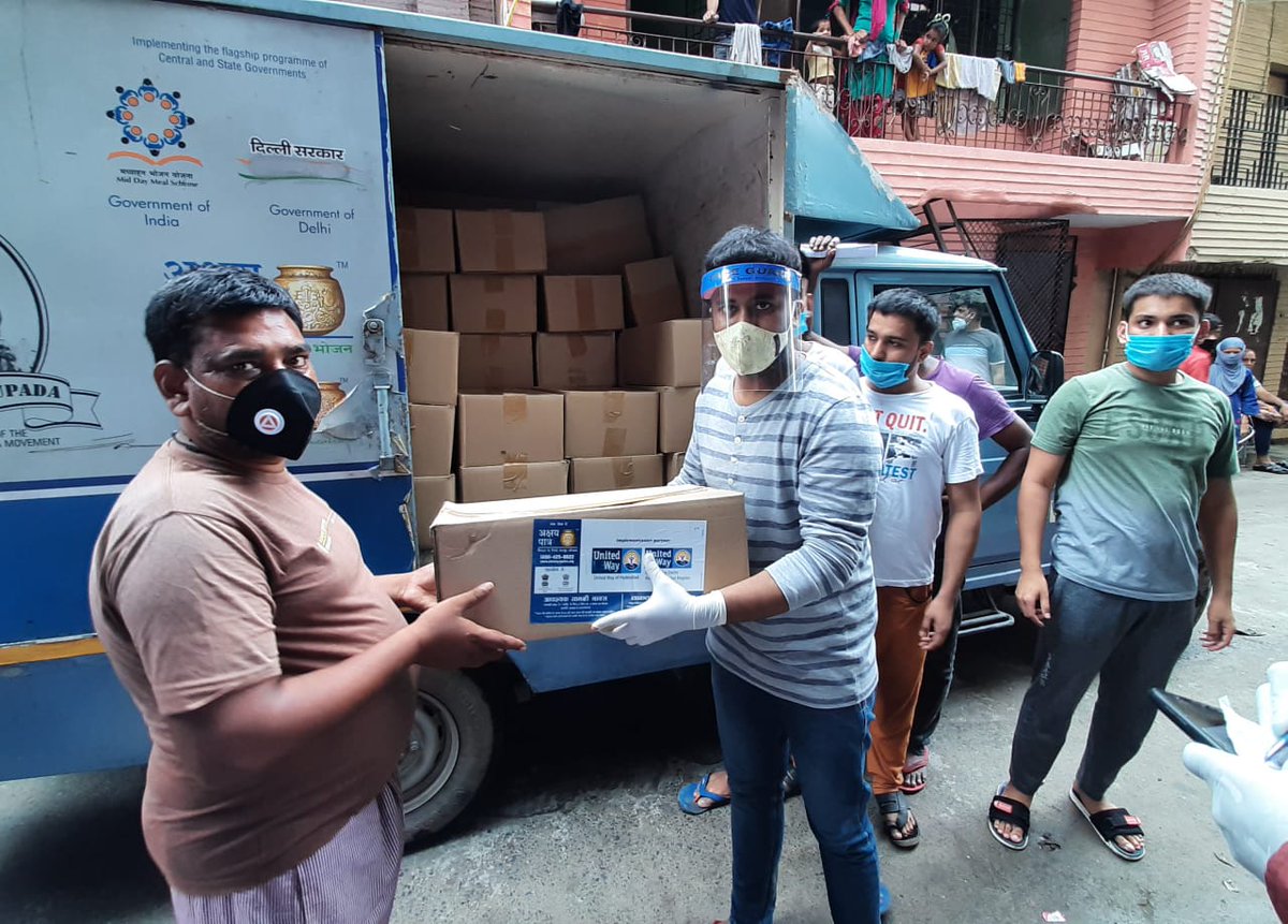 CampaignYolo's tweet photo. YoLo in collaboration with @AkshayaPatra Foundation is conducting #CovidRelief distribution drives across multiple locations in Delhi. Essential grocery boxes are being provided to those in need, after ensuring that all precautions are being followed. #RationDistribution https://t.co/N0qArtZJiB