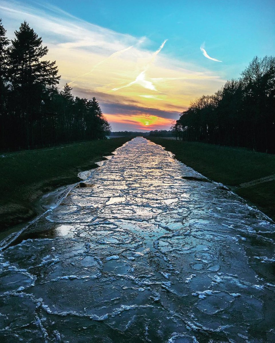 08MiKowitsch15's tweet photo. Ein Blick aufs heimatliche Gewässer im Winter

#picoftheday #picture #hasetal #NaturePhotography 
@hasetal @LHasetal https://t.co/8B4dmn14CM