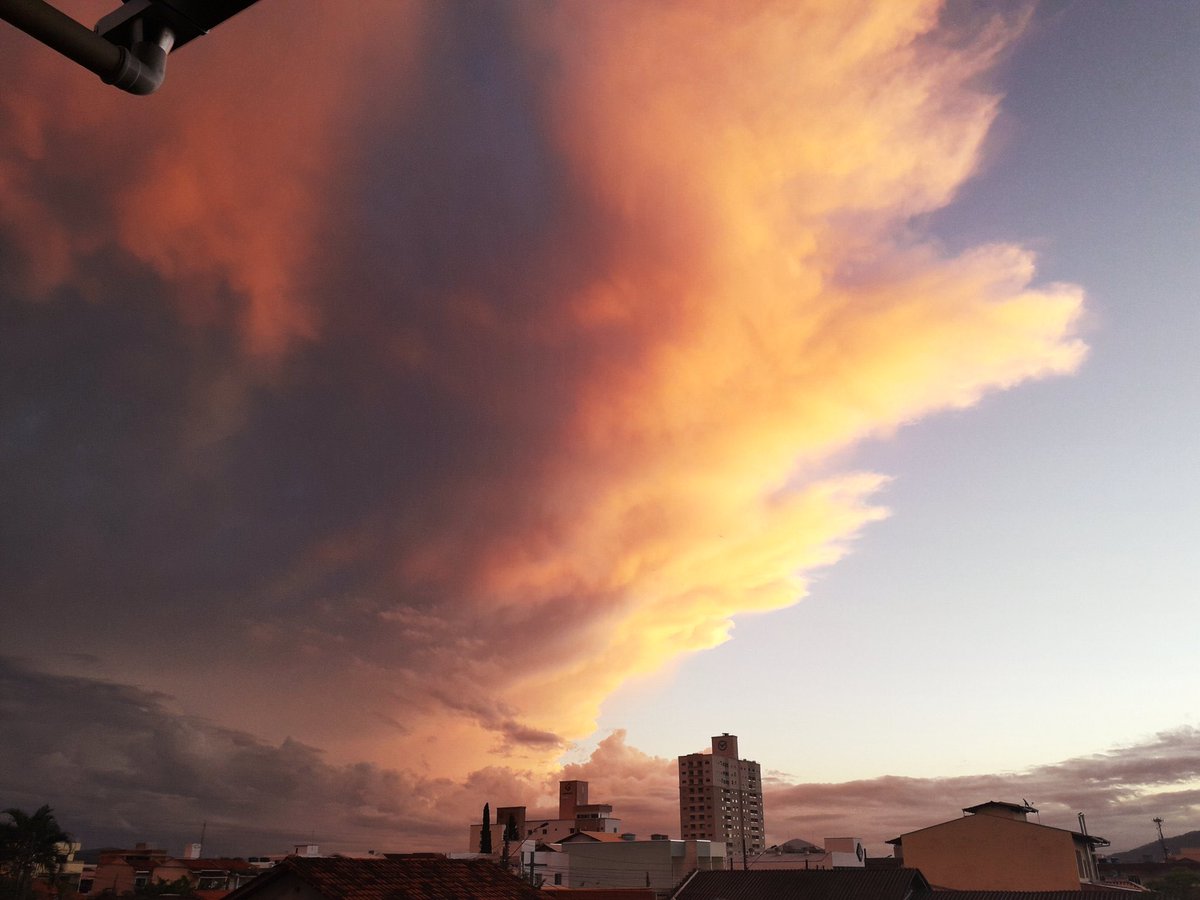 BlackHeart7324's tweet photo. @BTS_twt Santa Cataria  place where I lived in Brazil. I captured this photo the moment a storm was approaching. https://t.co/uCGxUTRrYw