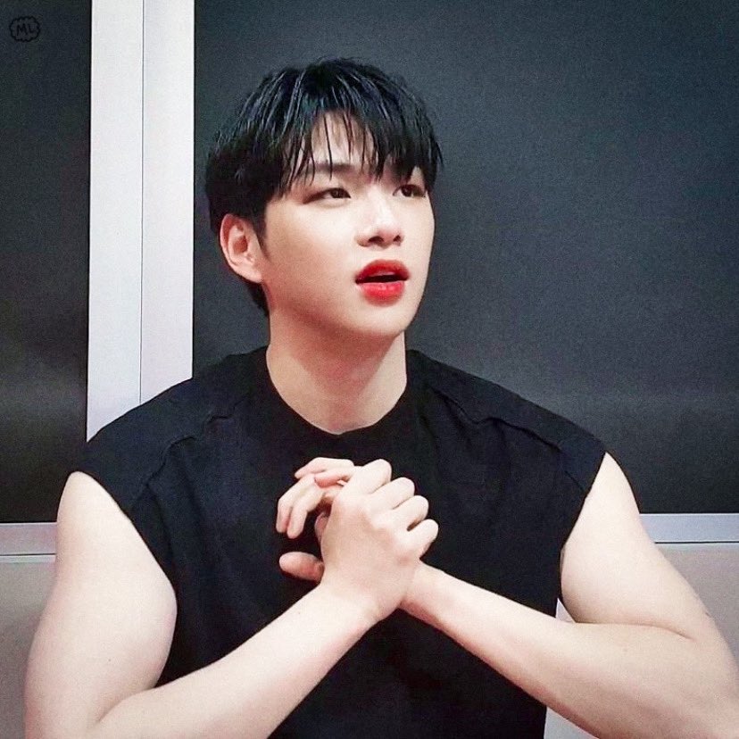 MALLANG1210's tweet photo. 선생님 여기요 여기 이사람이 제 심장 박살냈어요 

#강다니엘 #Kangdaniel @konnect_danielk https://t.co/hJywahHwwM