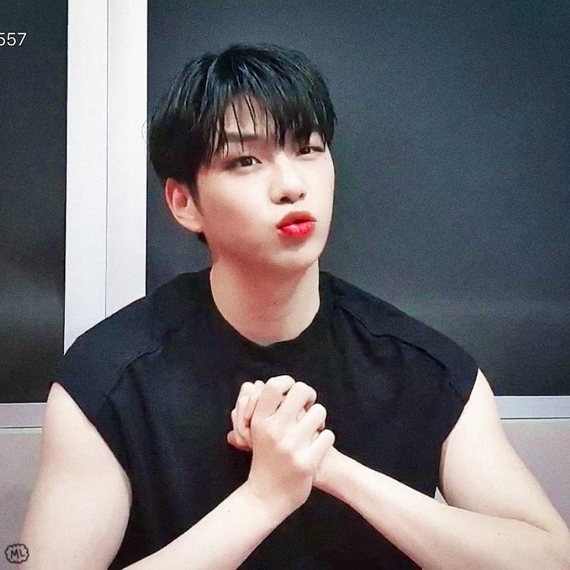 MALLANG1210's tweet photo. 선생님 여기요 여기 이사람이 제 심장 박살냈어요 

#강다니엘 #Kangdaniel @konnect_danielk https://t.co/hJywahHwwM