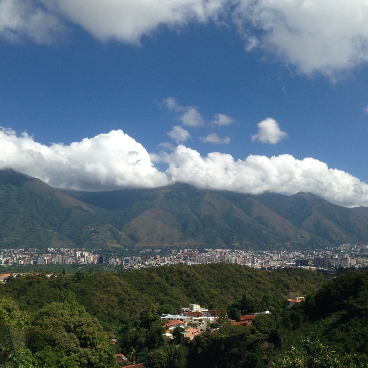 johndelavegalaw's tweet photo. Mi bella Caracas, espero regresar pronto y poder llevar a mi hijo para que conozca de donde viene su padre. https://t.co/lMKQgLRXTl