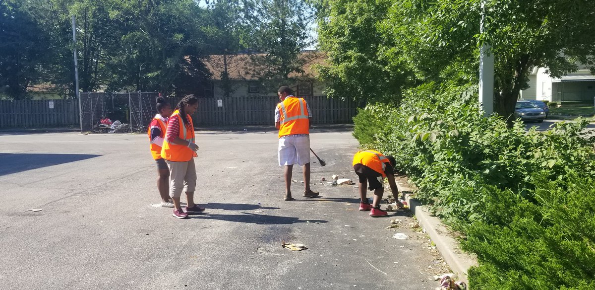 Indytenpoint's tweet photo. @Indytenpoint youth summer jobs program. The youth are picking up trash at the old CVS at 38th & Kenwood. @charlesharriso5 @TenPointUSA @AttyAbdul @FanchonStinger @CrownJournalist @scoopjefferson https://t.co/xrgboHHzhY