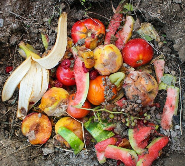 FAOenEspanol's tweet photo. Mientras el 🌎 se enfrenta a la #COVID19...

🥕🌽 y con la cantidad de esfuerzo y recursos que se precisan para producir los alimentos, 🍏🍅

👉 tú también puedes contribuir. 

📢 Ahora más que nunca, debemos hacer del #NoDesperdicio una forma de vida❕ https://t.co/8YNvJc0SHe