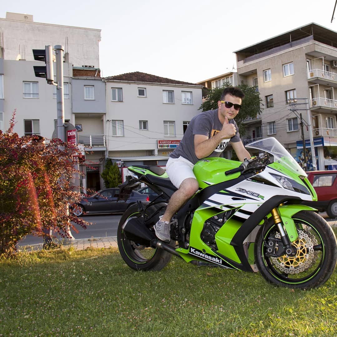 FpvAdemTuran's tweet photo. "Unutmayın gidecek hep daha fazla yol var! Daima gaz kesmeden yolunuza devam edin... "

#altinelbiseliadam 
#barkınbayoğlu 25.07.2017 https://t.co/8UtyK6DYDk