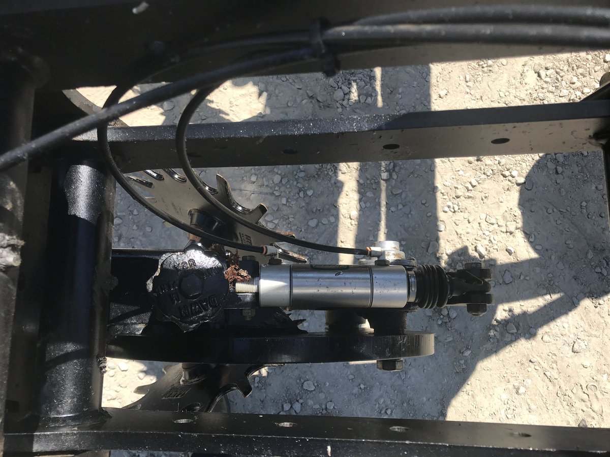 Jonathan Tracey tweet media