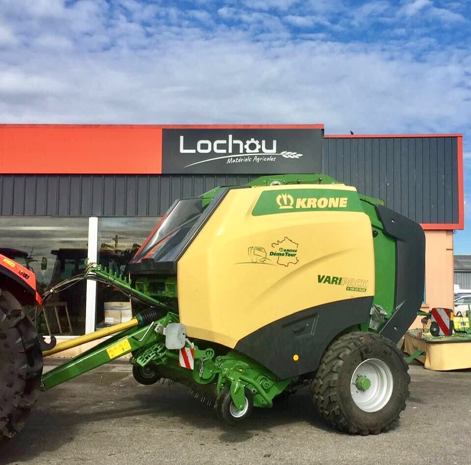 KroneFrance's tweet photo. Le choc des générations entre cette VarioPack toujours vaillante et sa petite fille la nouvelle #VariPack 190 XC Plus en #DemoTour chez SA #Lochou (29) 🤩

#ThePowerOfGreen #IamKrone #Krone https://t.co/SsnPFfixyA