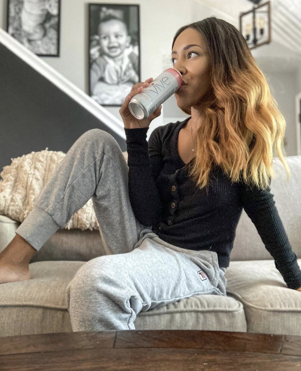 viveseltzer's tweet photo. Some days hanging at home in sweats is a whole VIVE. What are you up to this weekend? Let us know in the comments! 💬 #RealFruitTaste #ViveSeltzer #MakeLifeMove

📸: @kelseagunner https://t.co/RR1weu34mN