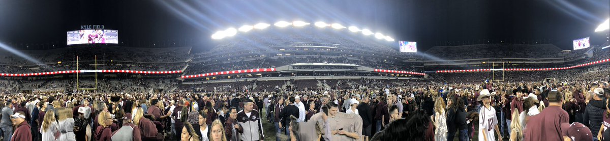 linnddyy_'s tweet photo. I was yelling my lungs out in kyle field https://t.co/2egEY6ZNNA