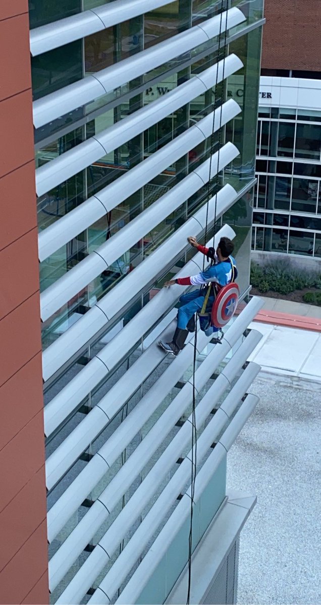 GolisanoKids's tweet photo. Superhero window washers brought a smile to the faces of our patients this week! 💪A huge thank you to them for going the extra mile for our kids. https://t.co/G5TsQbY6N7